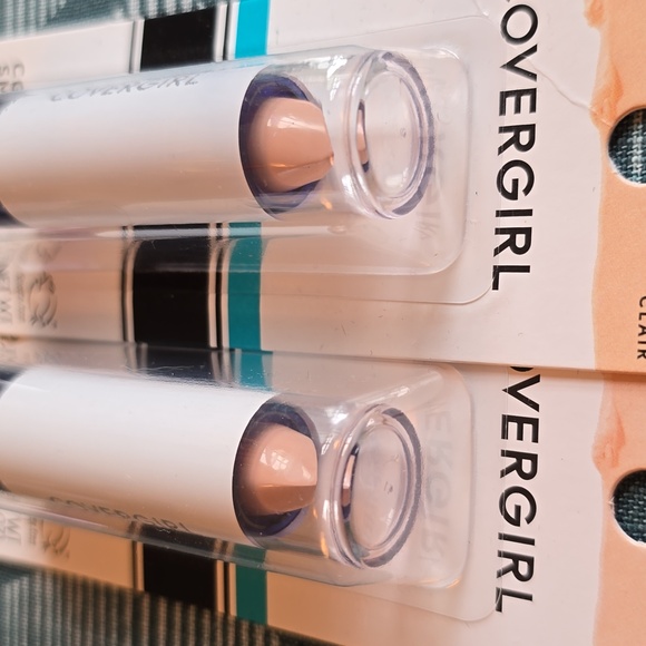 COVERGIRL BRAND WOMEN'S MAKEUP CONCEALER SMOOTHERS  BUNDLE OF 2 - Picture 7 of 8